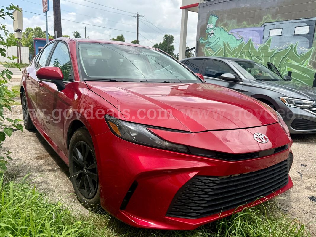 2025 Toyota Camry Hybrid LE