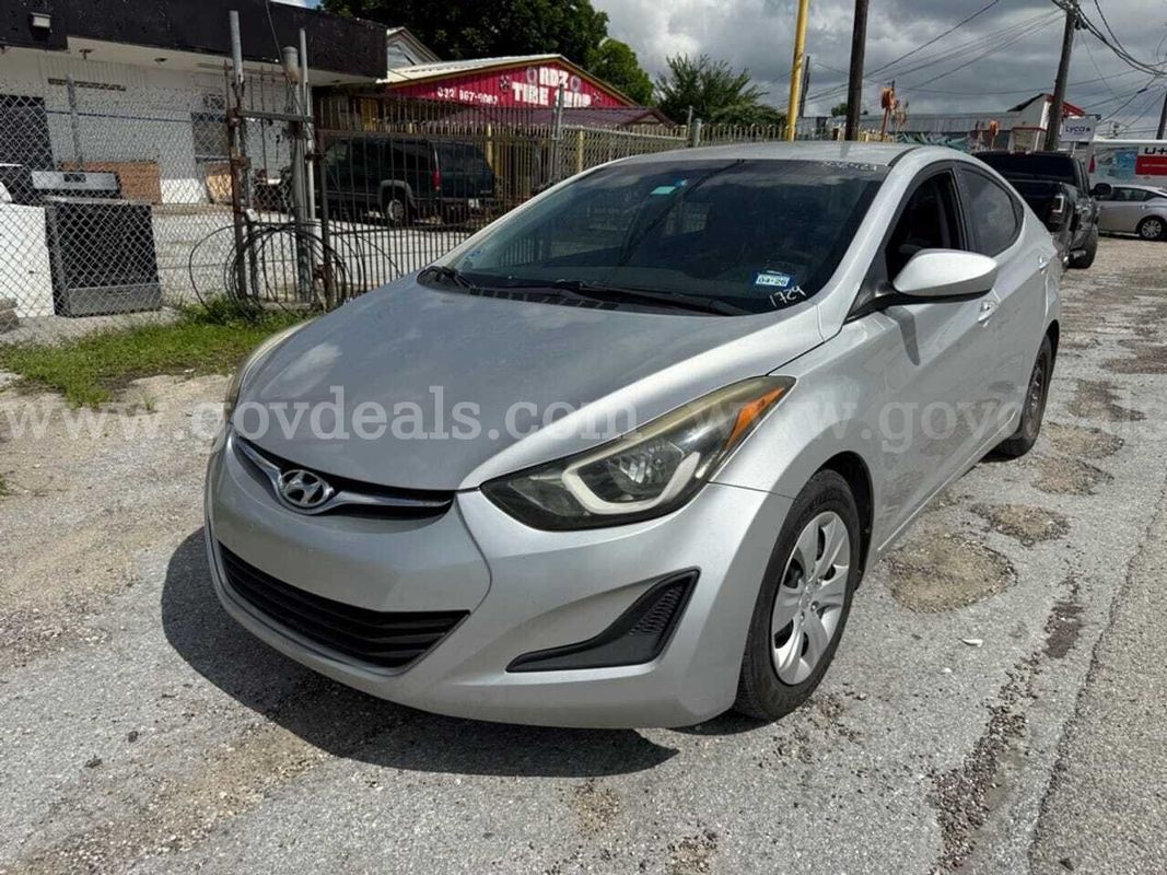 2016 Hyundai Elantra SE 6AT **77K MILES** CLEAN TITLE