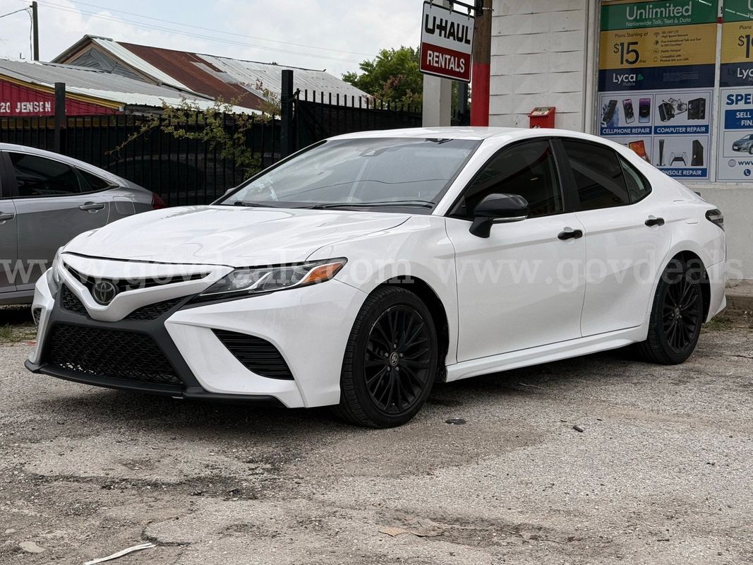 2020 Toyota Camry SE NightShade ** CLEAN TITLE **