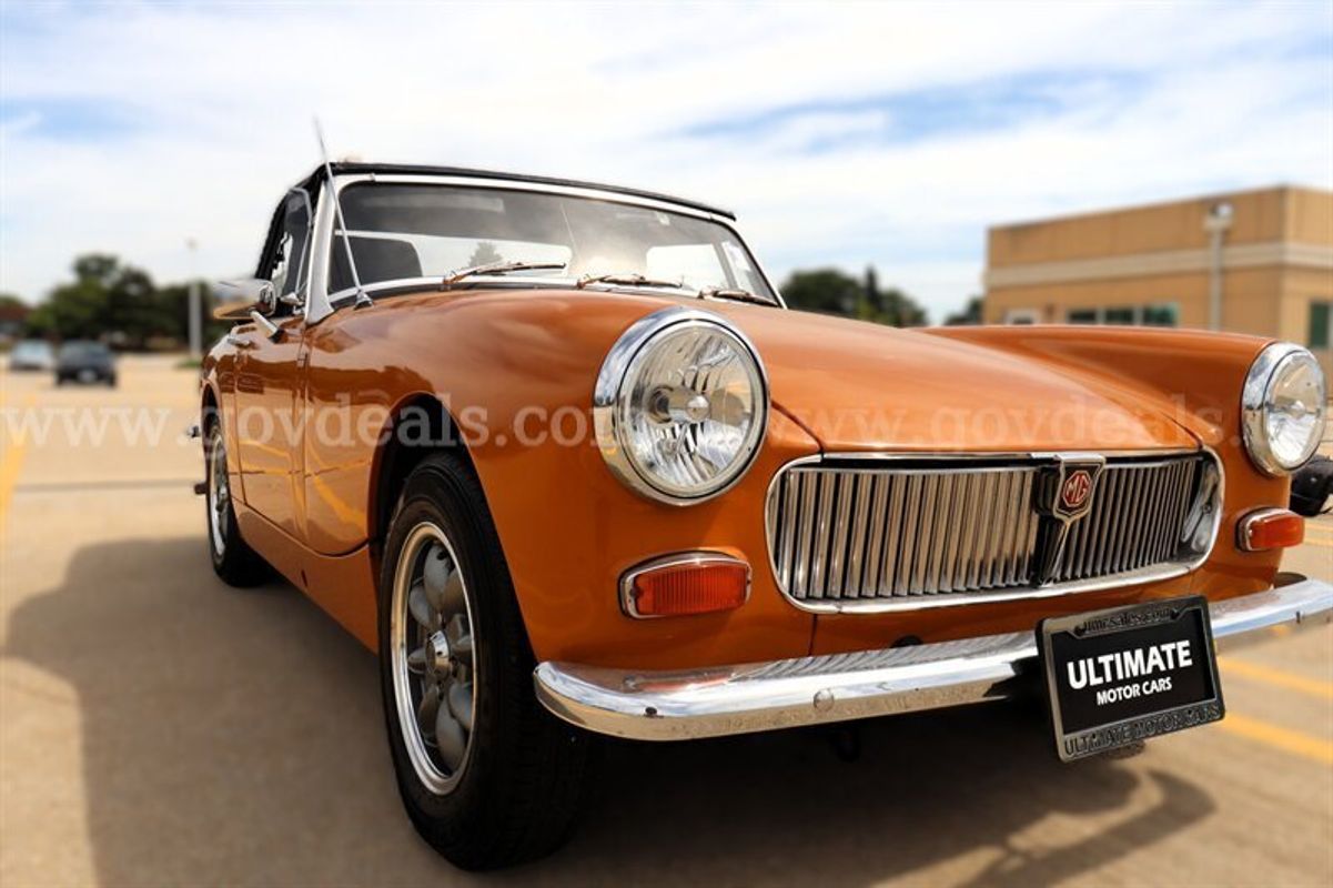 **NO TITLE IN HAND CAR RUNS AND DRIVES 1974 Midget MG