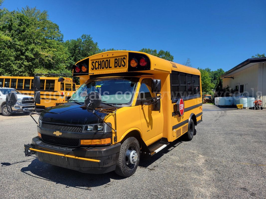 2024 Thomas Built Bus 14-passenger Minotour on GM chassis