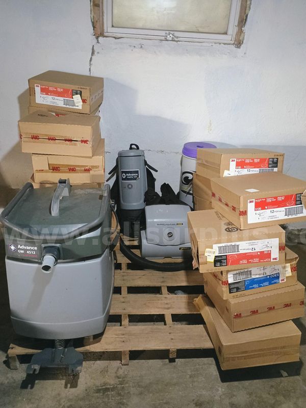 Lot of 32 Boxes 3M Floor Pads + 3 Working Backpack Vacuums + Advance GW 4512 Wet/Dry Vac