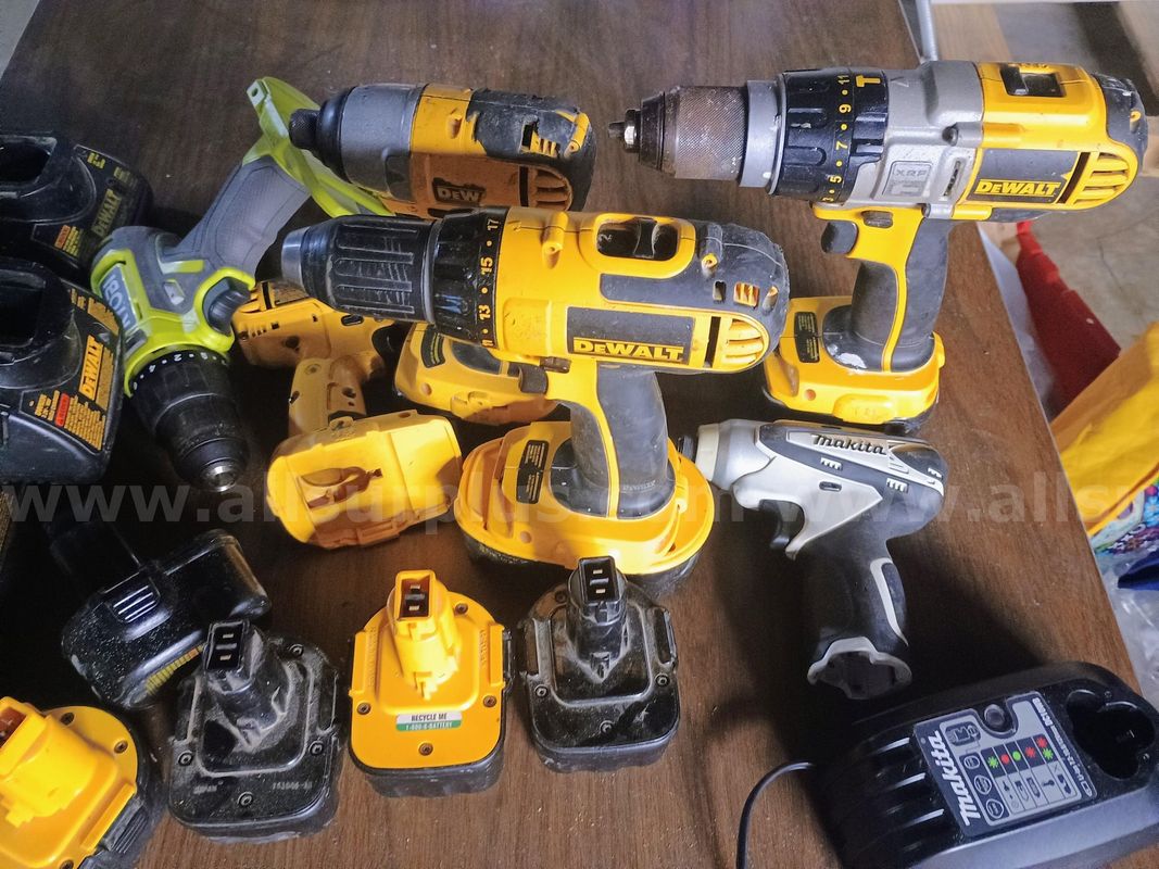 Mixed DeWalt Makita Ryobi Cordless Drill Lot w/ Batteries & Chargers – Untested