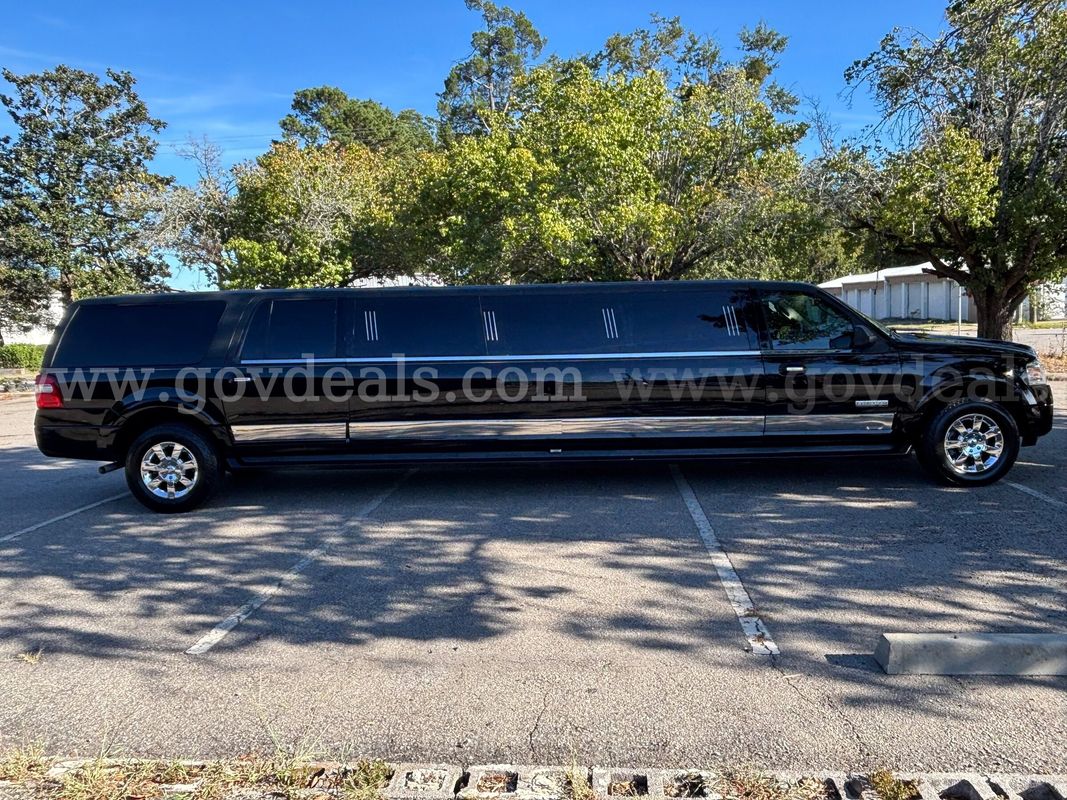 2008 Ford Expedition Limo