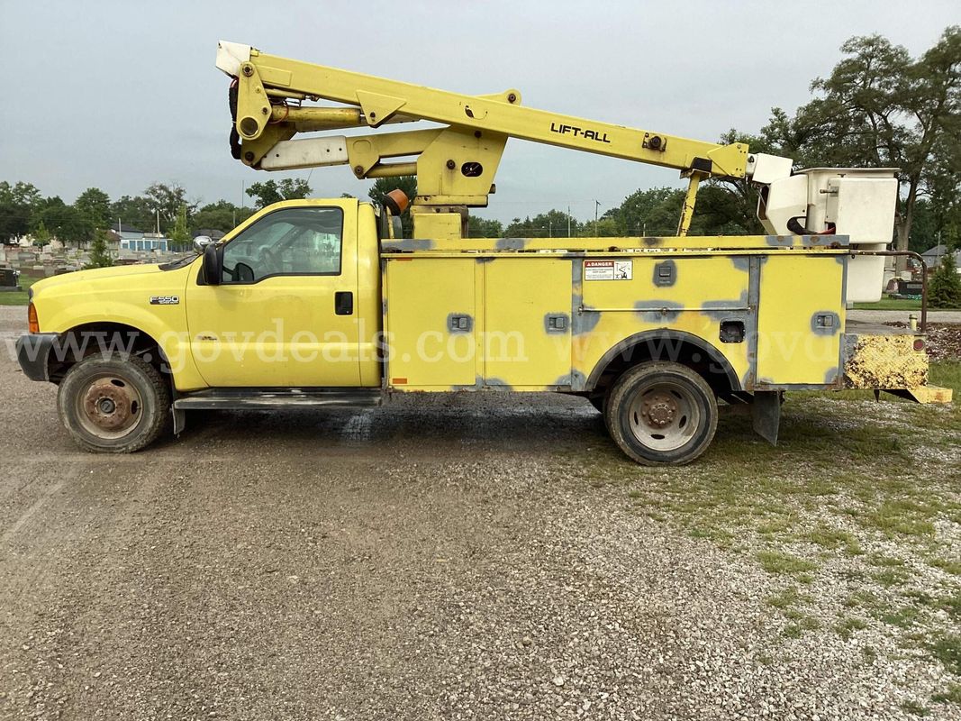 2000 Ford F-550 Bucket Truck