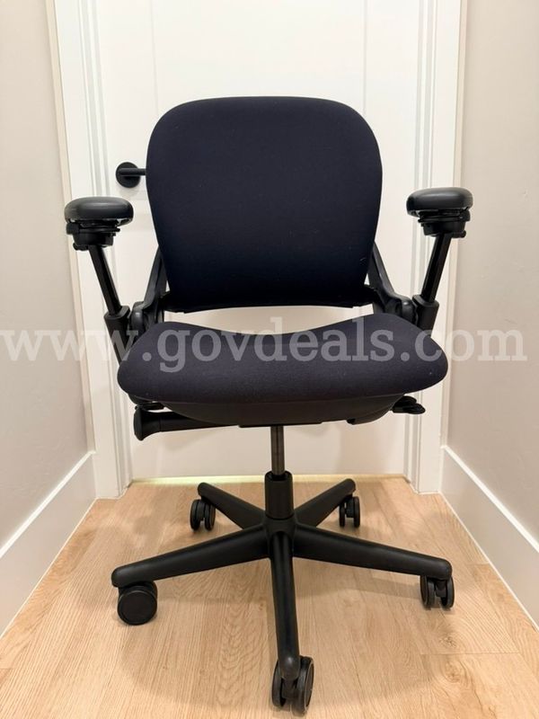 Steelcase Leap V1 Ergonomic Office Chair | Adjustable Arms | Black | Condition | 9.5/10