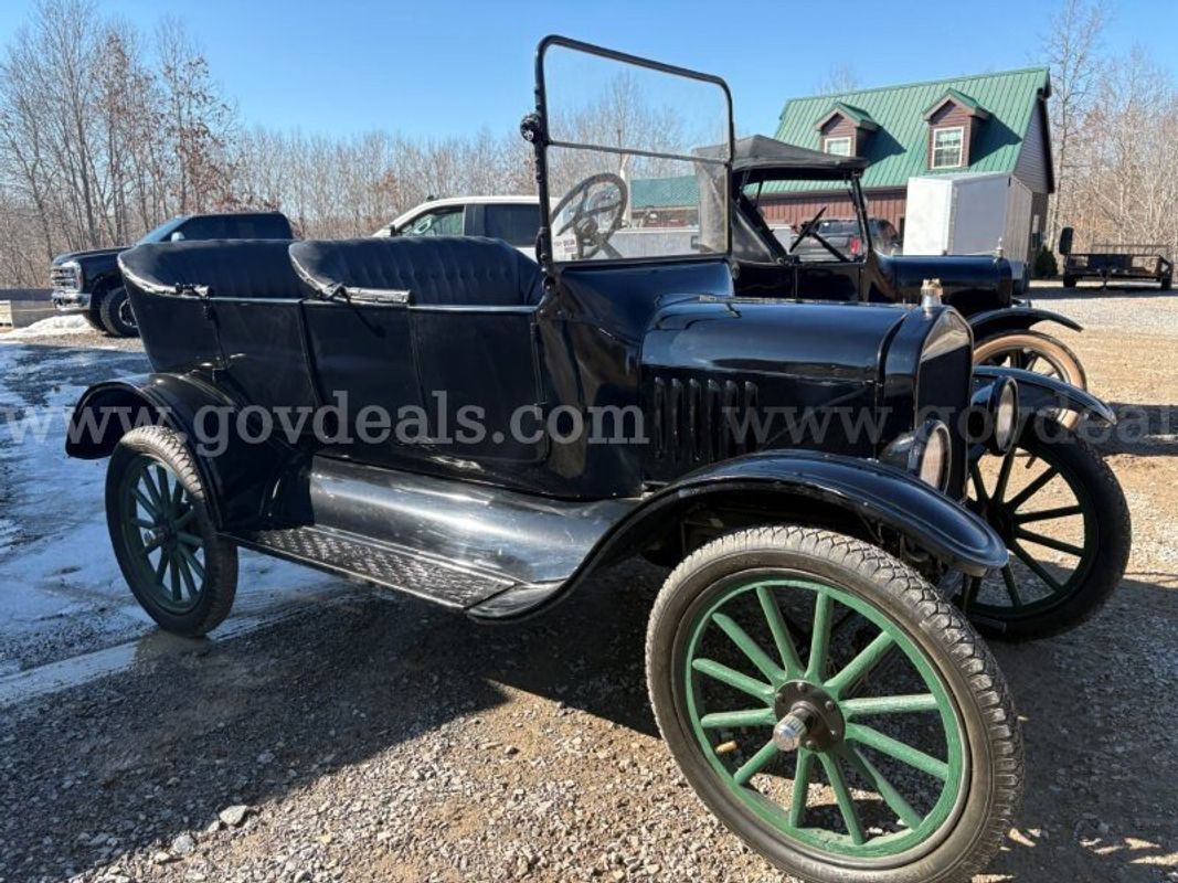 1919 Ford Model T Sedan