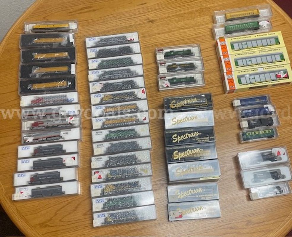 N-Scales Train Engines & Cars