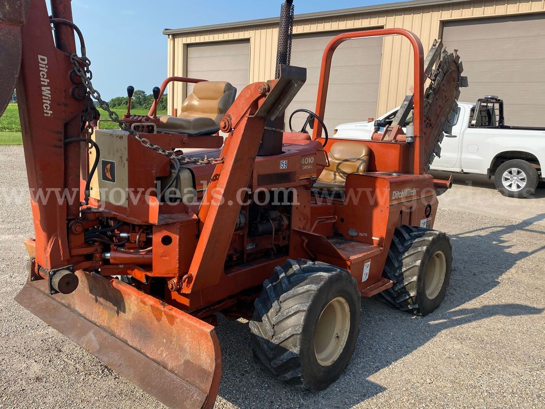 1980-1983 Ditch Witch 4010 3 Cycle Duetz Diesel