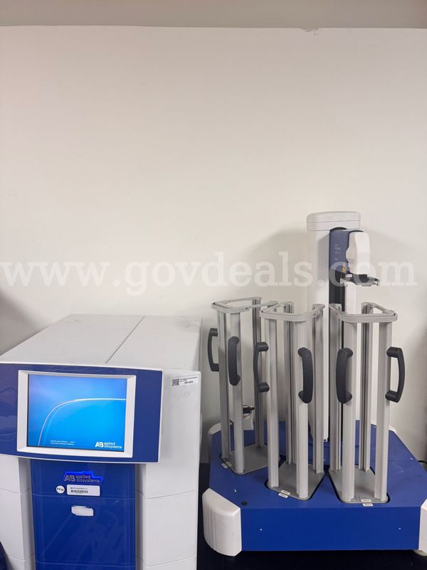 Applied Biosystems ViiA 7 Real Time PCR /With Biosystems Twister 3 Robotic automated loading arm
