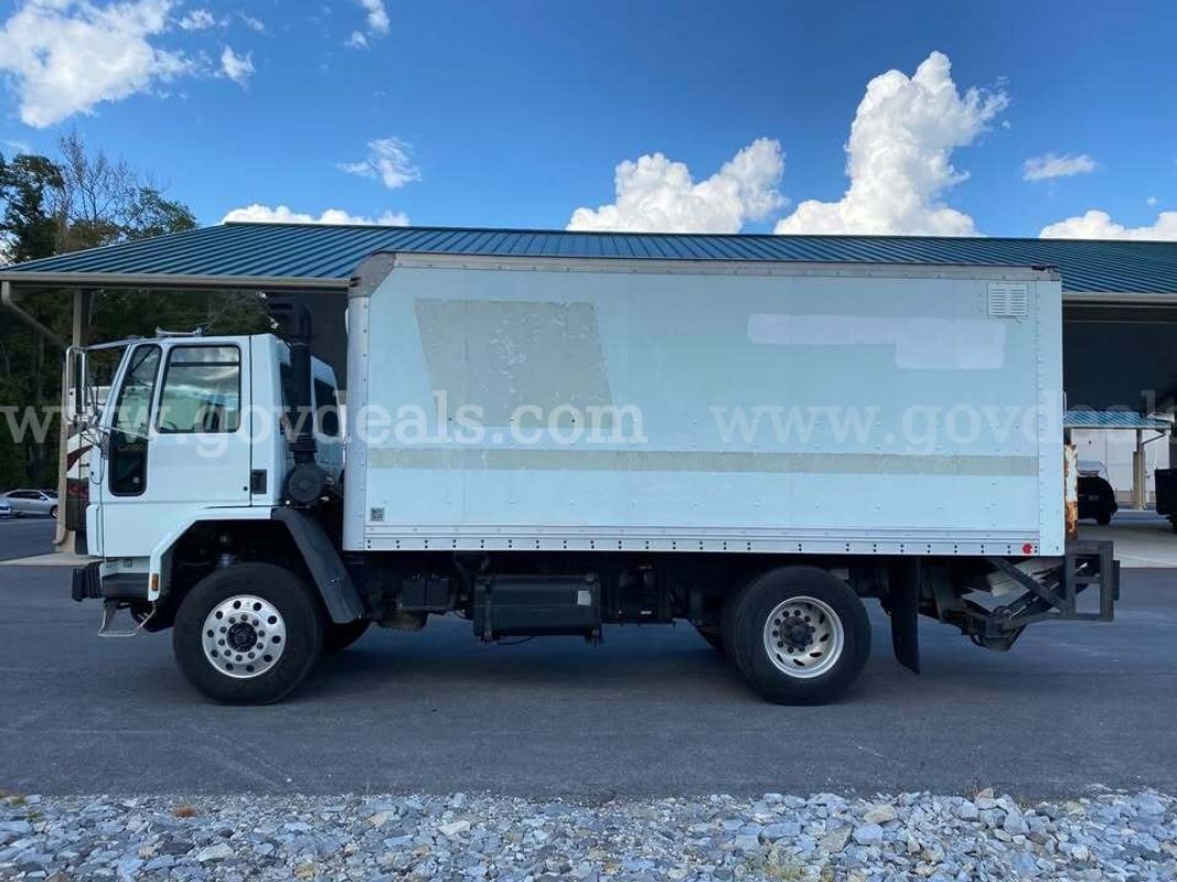 2005 Sterling SC8000 18' Box Truck with Lift Gate