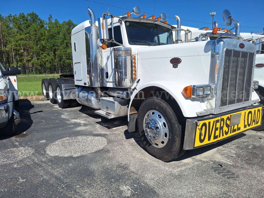 2005 Peterbilt 379 Tri/A Sleeper Truck Tractor
