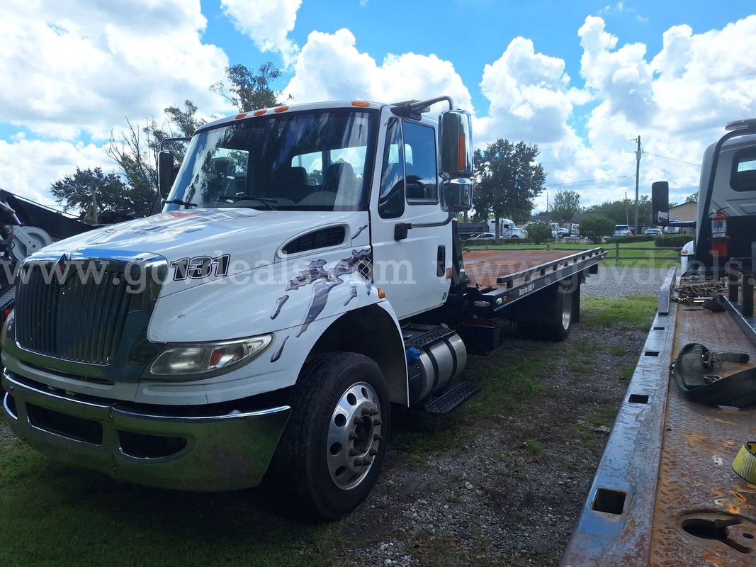2017 International DuraStar 4300 S/A Rollback Tow Truck