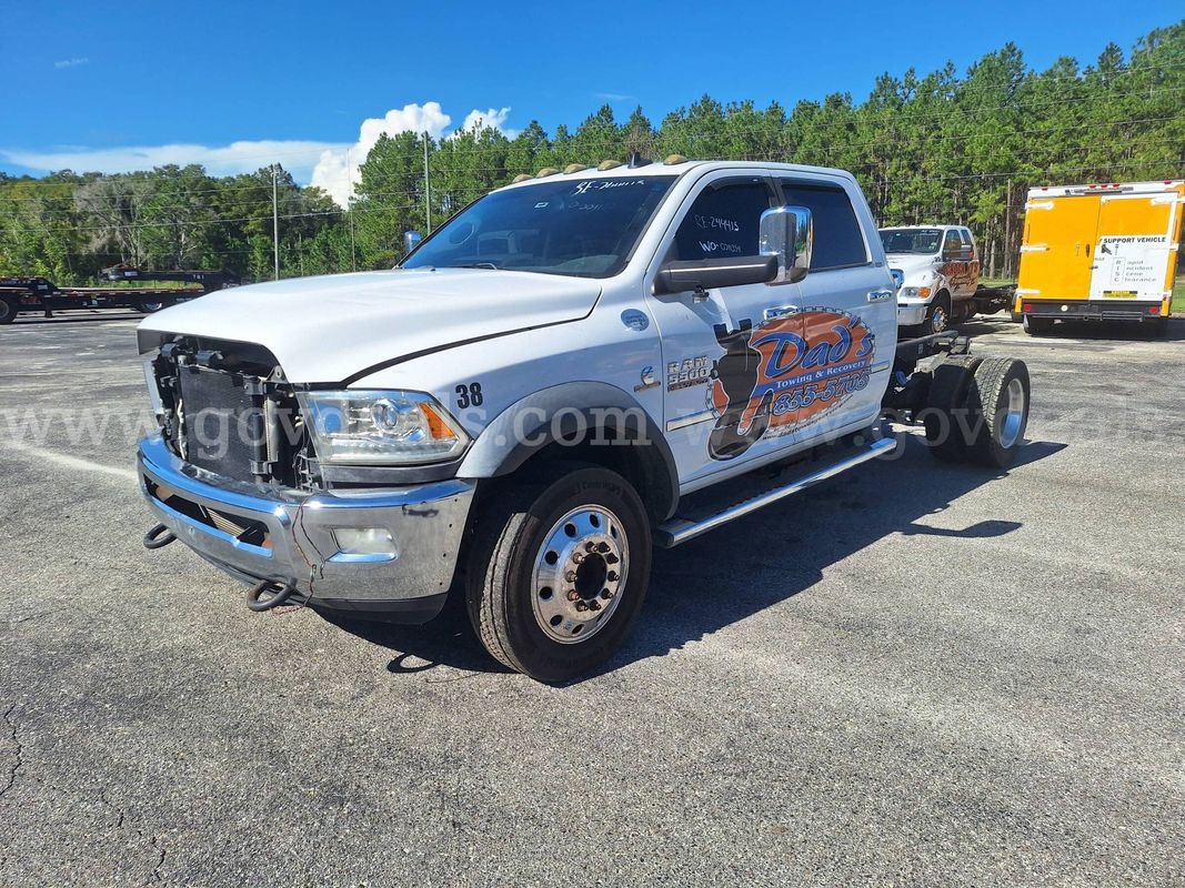 2014 RAM 5500 Laramie 4x4 Crew Cab Dually Cab & Chassis-Inoperable