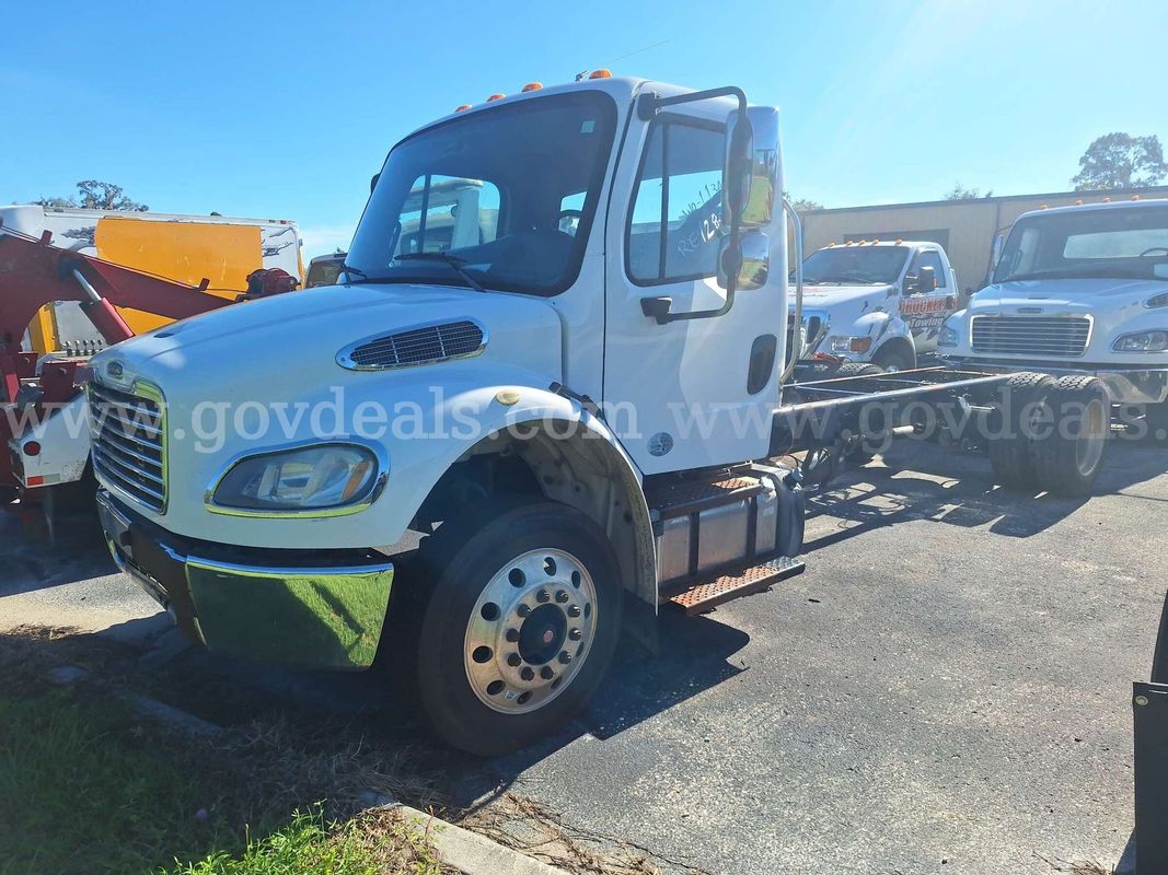2017 Freightliner M2 S/A Truck Tractor -Inoperable