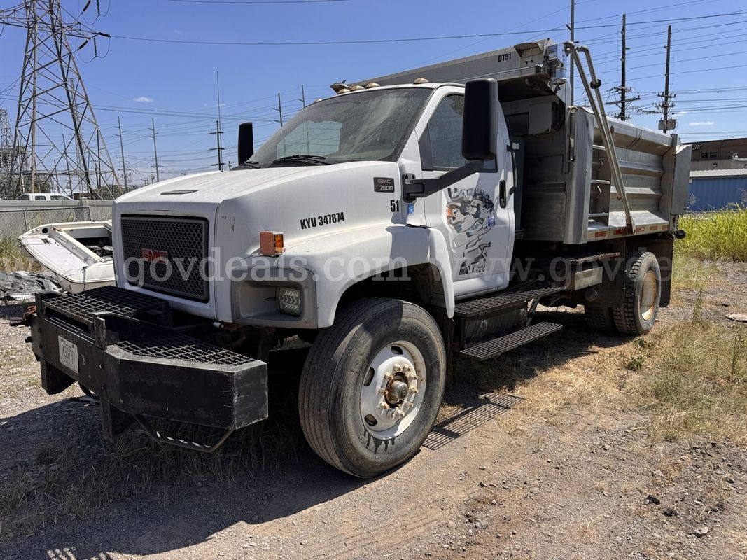 2004 GMC C7500 S/A Dump Truck