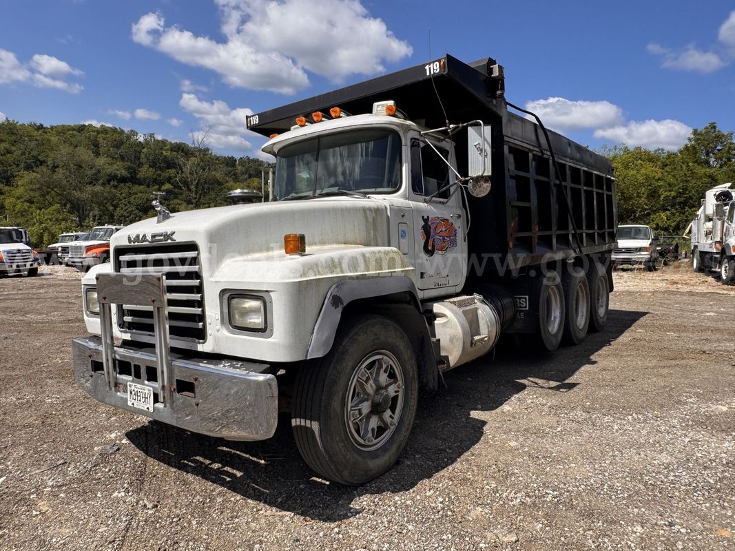 2000 Mack RD688S Tri/A Dump Truck