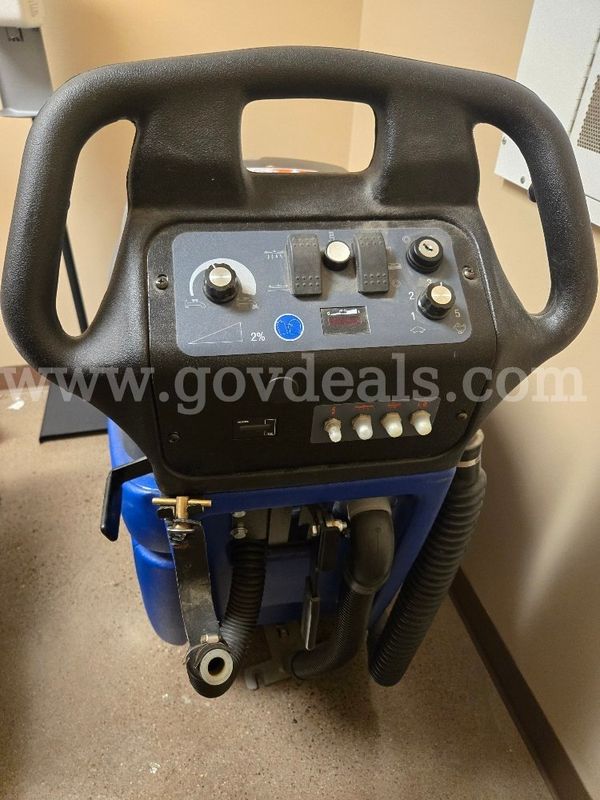 Windsor Saber SC20T floor machine