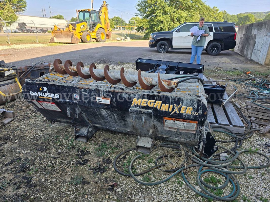 Mega Mixer with Auger