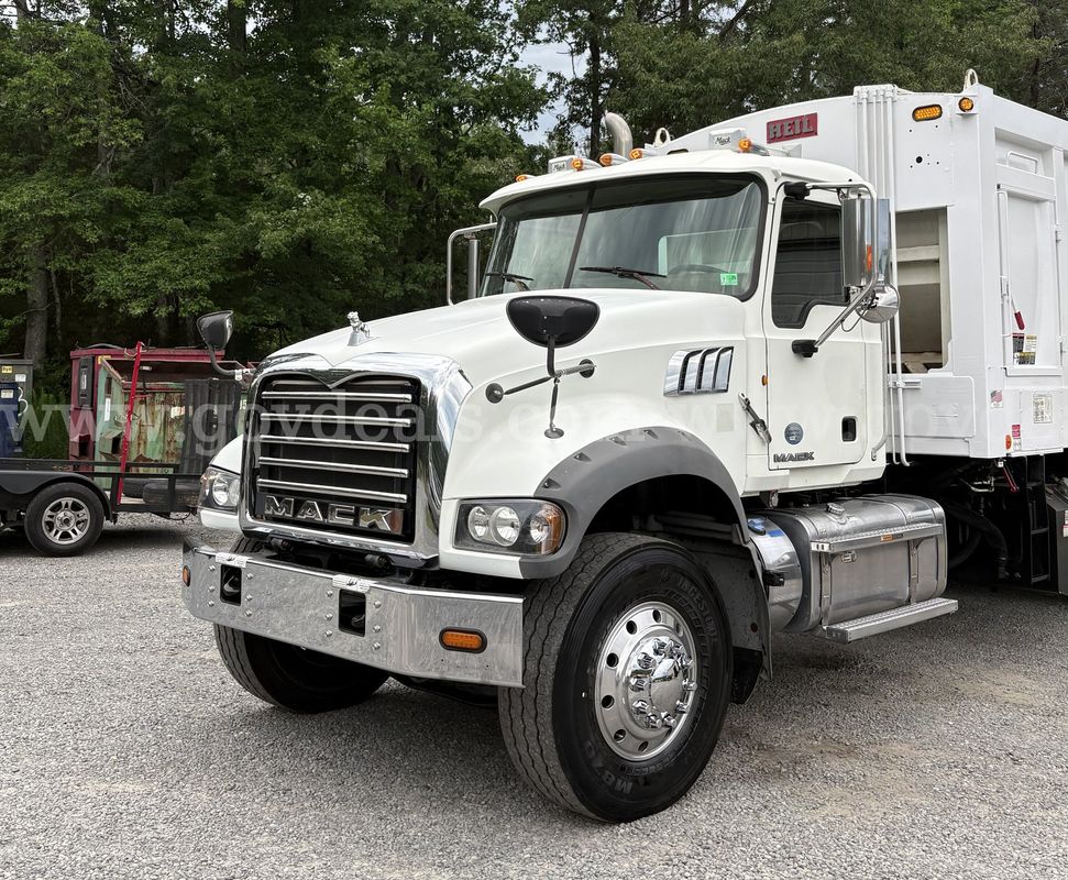 2015 Mack GU713 CAB-BEHIND-ENGINE, 10.8L L6 DIESEL, GARBAGE TRUCK
