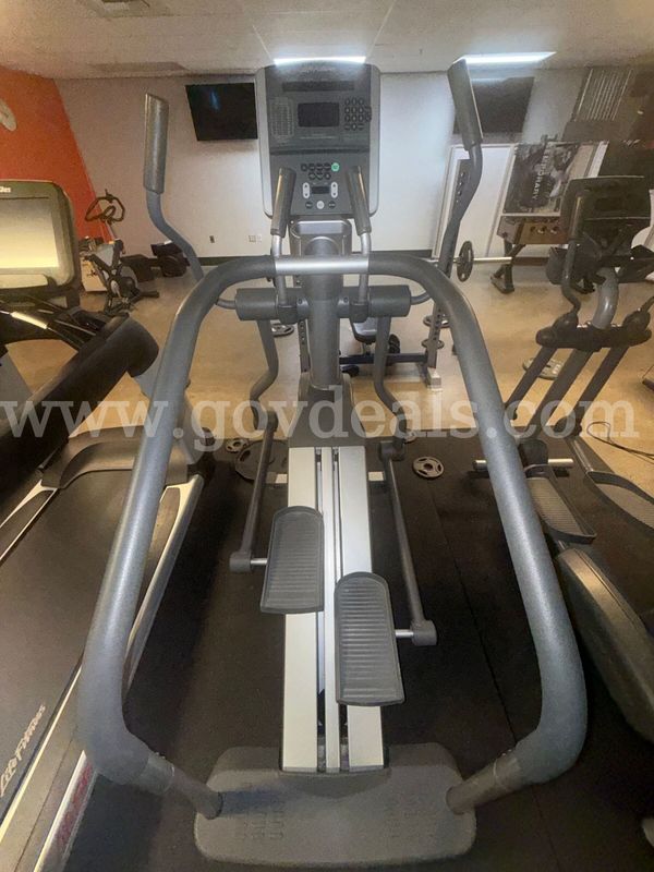 Life Fitness Summit Trainer