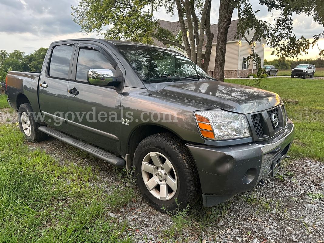 2004 Nissan Titan XE Crew Cab 4WD