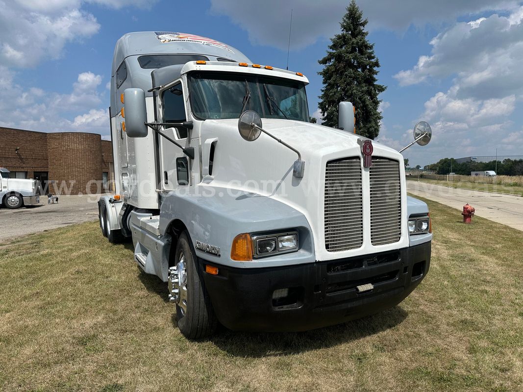 2005 Kenworth T600 6x4 T/A Sleeper Truck Tractor