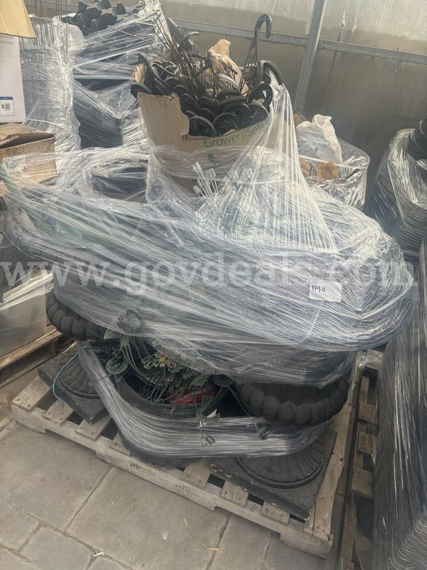 Plastic pots and Hangers #40