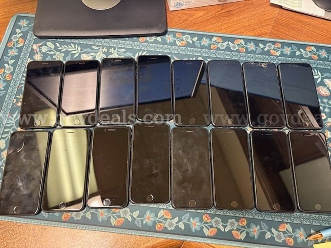 LOT of 18 iPhones in Working Condition