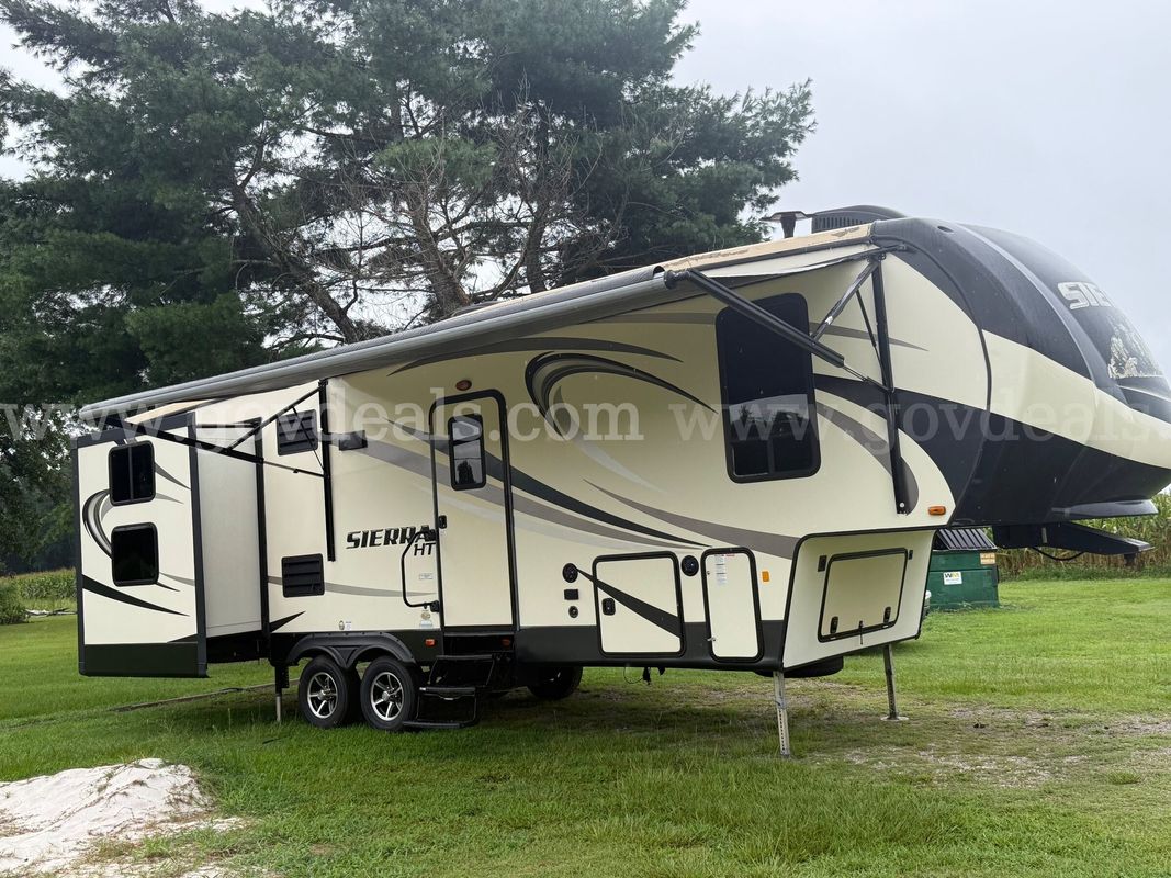 2017 33ft Forest River Sierra HT