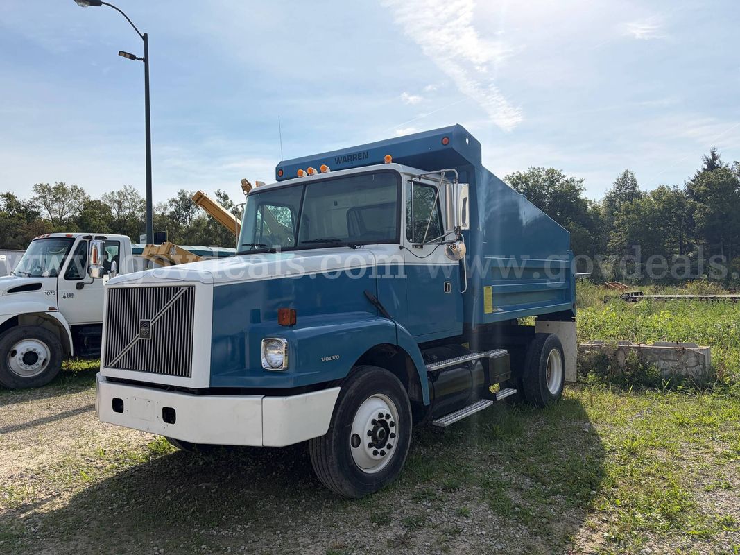 1998 Volvo WG 4x2 S/A Dump Truck