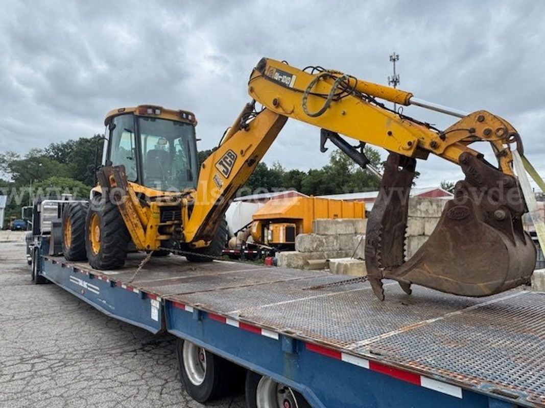2002 JCB 215 SERIES III Backhoe both a front loader bucket and rear extendahoe backhoe with bucket thumb