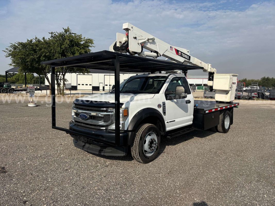 2022 Ford F-550 Flat Bed Bucket Truck Regular Cab DRW 4WD