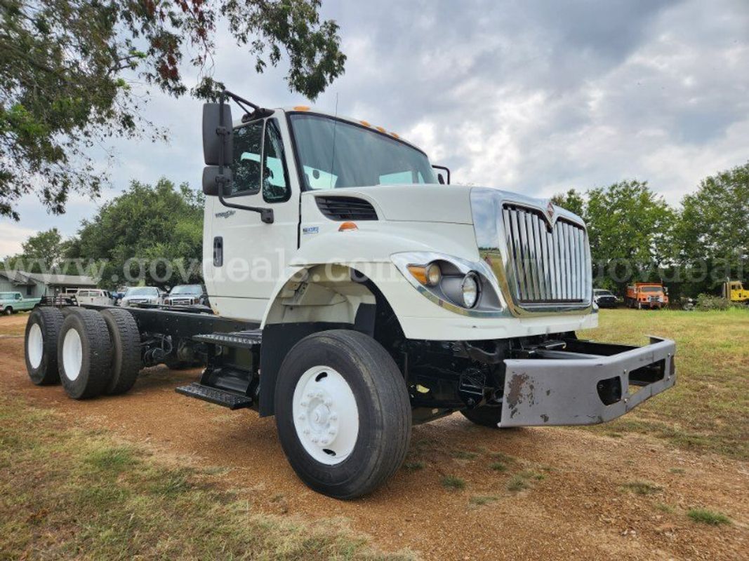 2011 International 7400 **LOW LOW MILES**