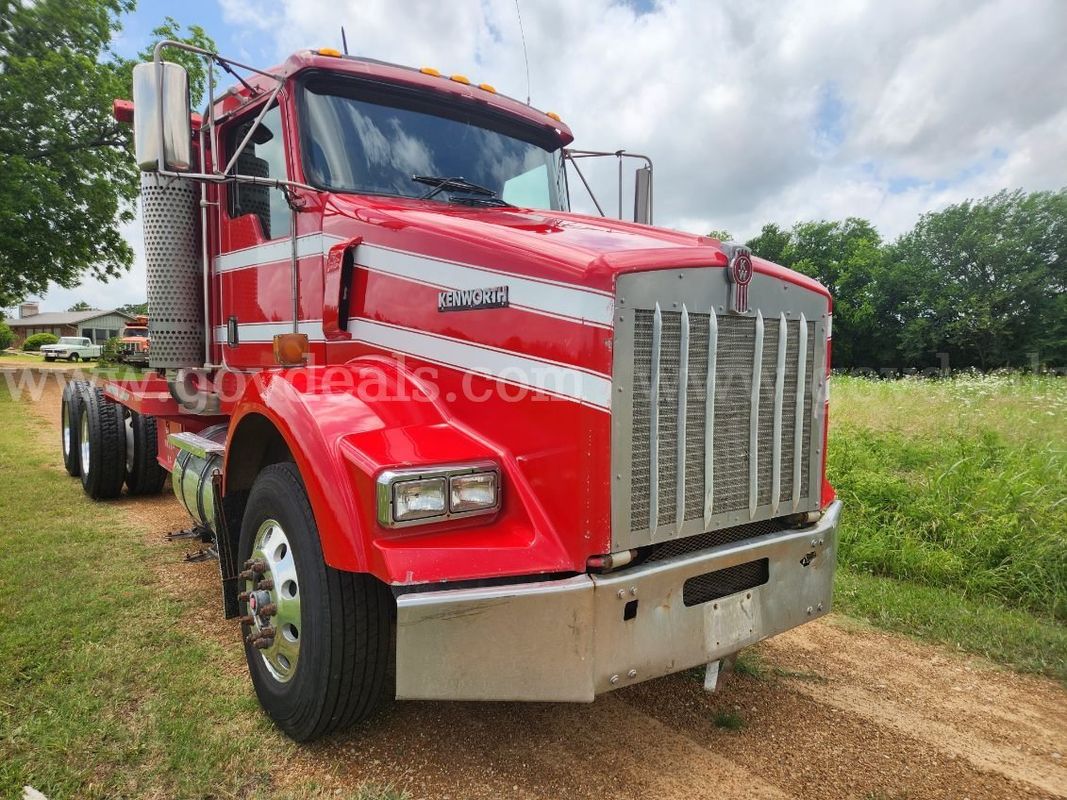 2002 Kenworth T800 **CUMMINS N14 CELECT PLUS RED TOP**