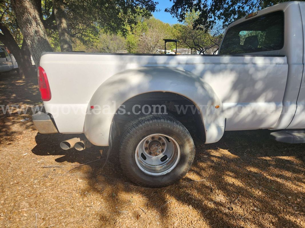 Ford Dually bed
