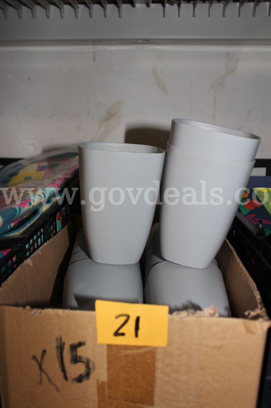 Mainstays Square 18Oz Grey Tumbler, Dishwasher & Microwave Safe, lot has 15 cups.