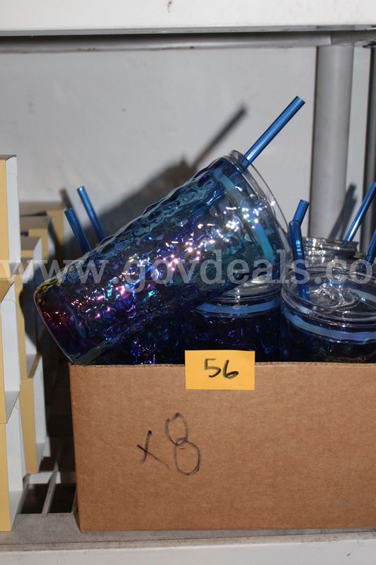 Plastic Tumbler With Lid & Straw, lot has 8 sets.