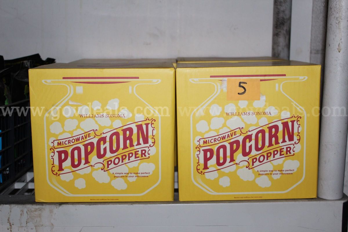 Brand new Williams Sonoma Microwave Popcorn Maker For Up To 2.5Qts Of Popcorn