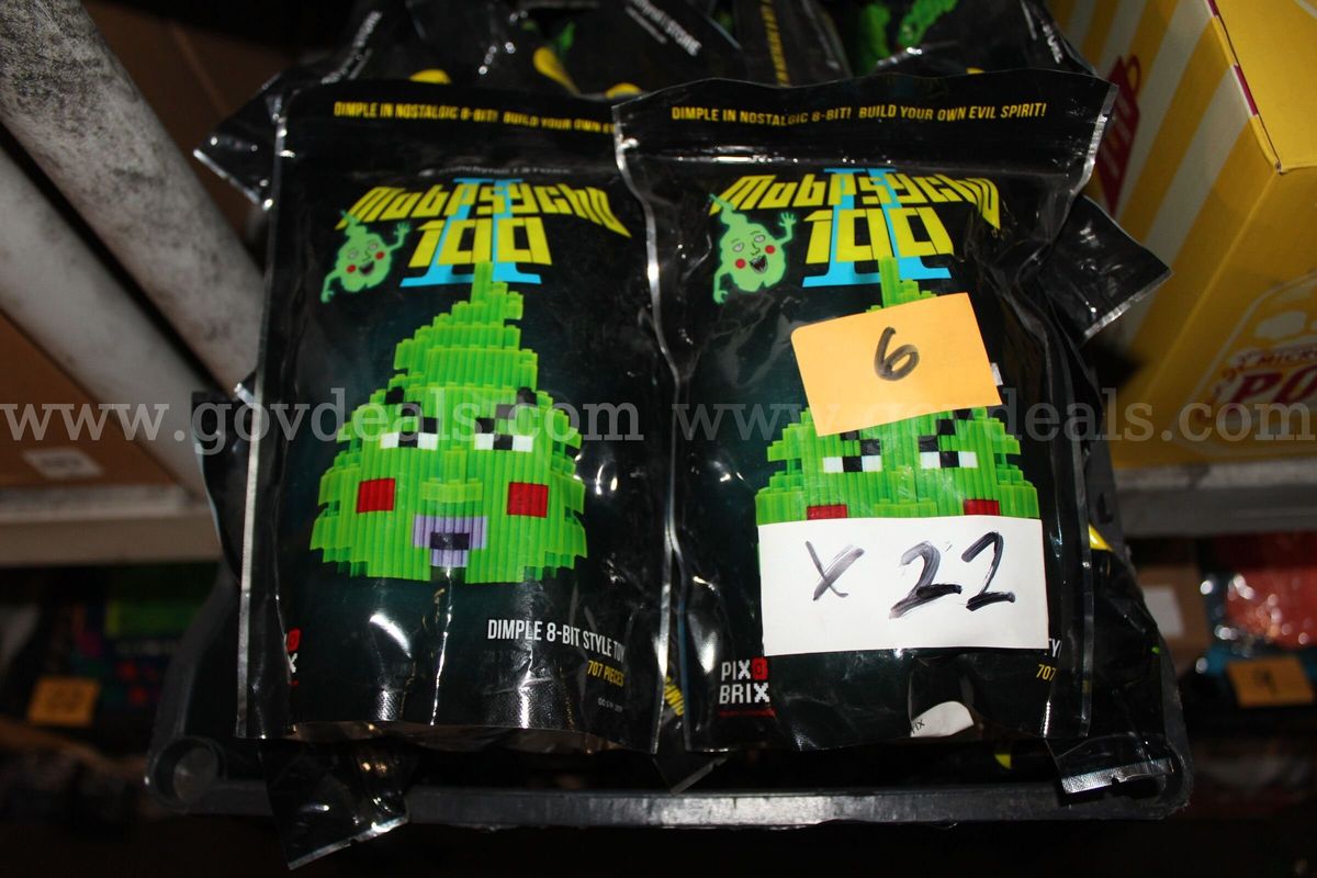Pix Brix Crunchyroll Mobpsycho Dimple 8-Bit Style Toy 707Pcs Green