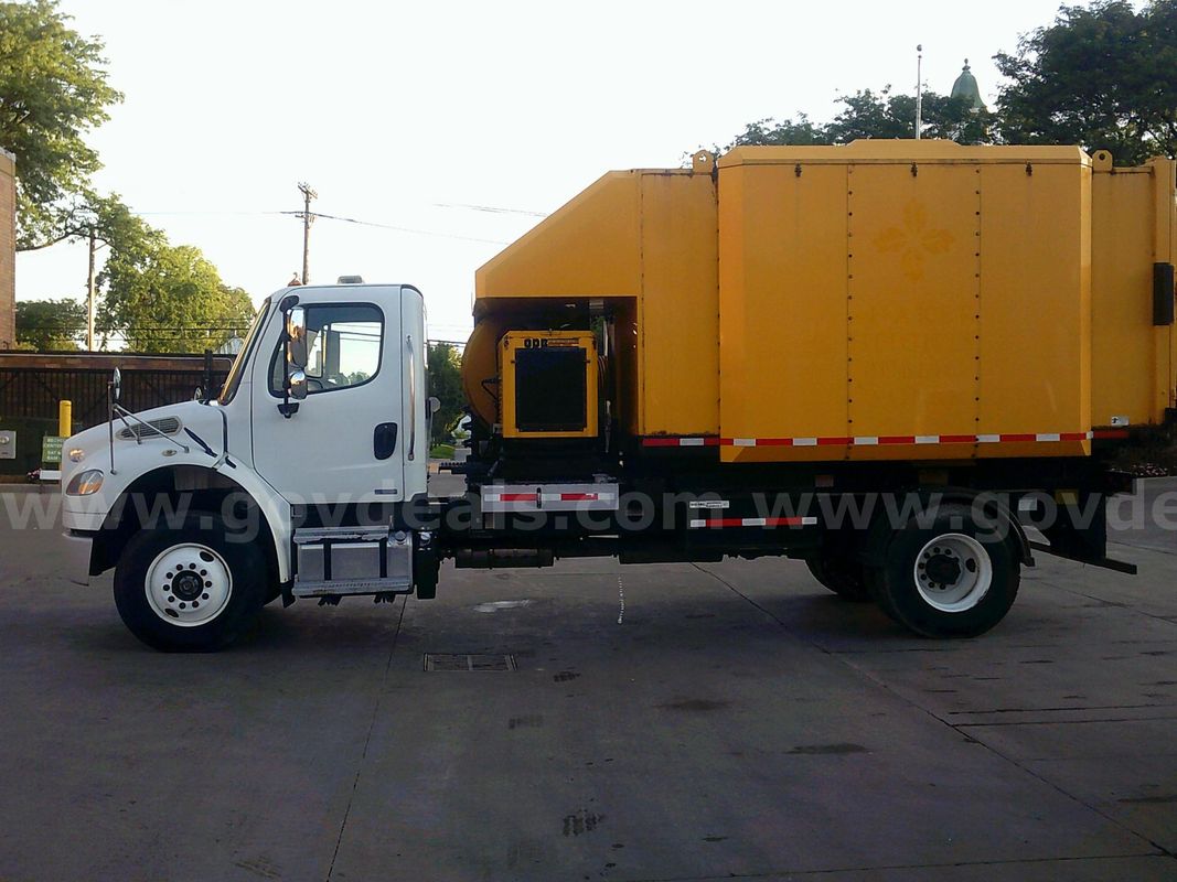 2011 Freightliner M2106 Leaf Collector