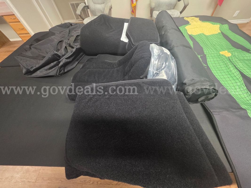Axon TASER 10 Enhanced HALT Training Suit (V2) w/ Target Mat & Frame - Brand New in Bag