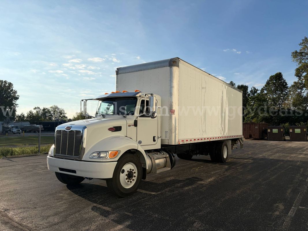 2017 Peterbilt 337 4x2 S/A Box Truck