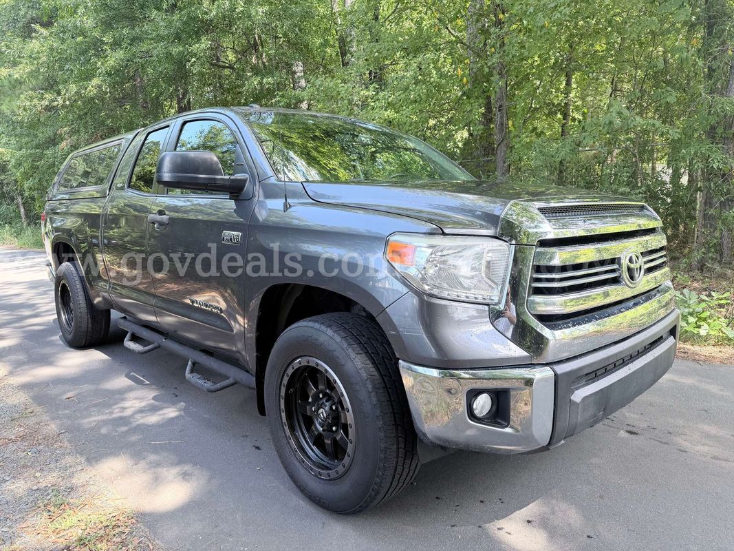 2016 Toyota Tundra SR5 5.7L FFV V8 Double Cab 2WD