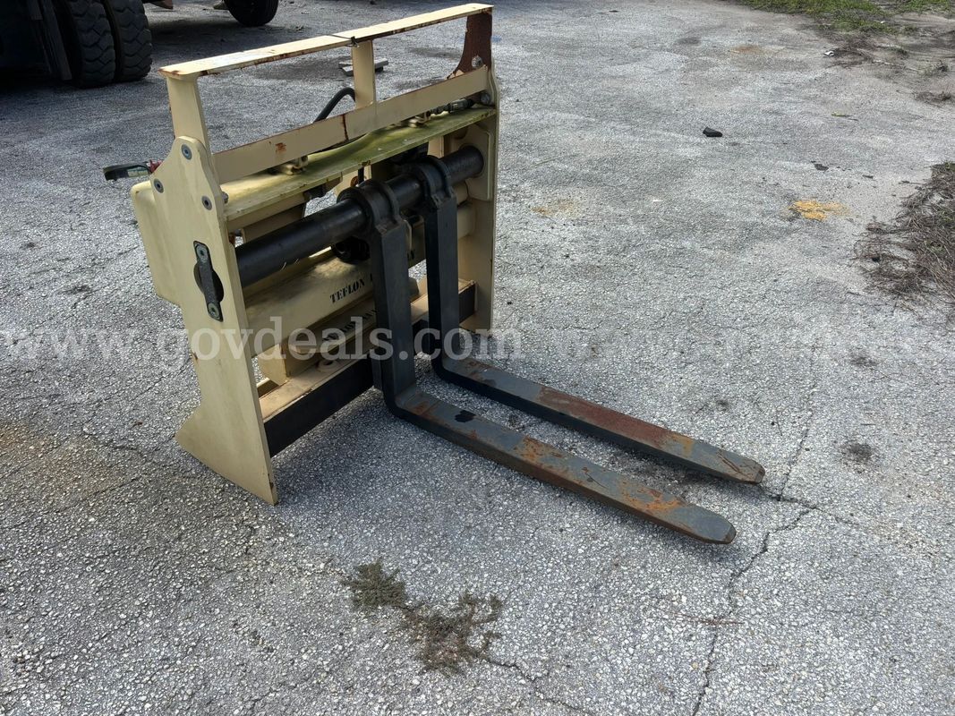 JLG Heavy-Duty Telehandler Side Shift Carriage Attachment