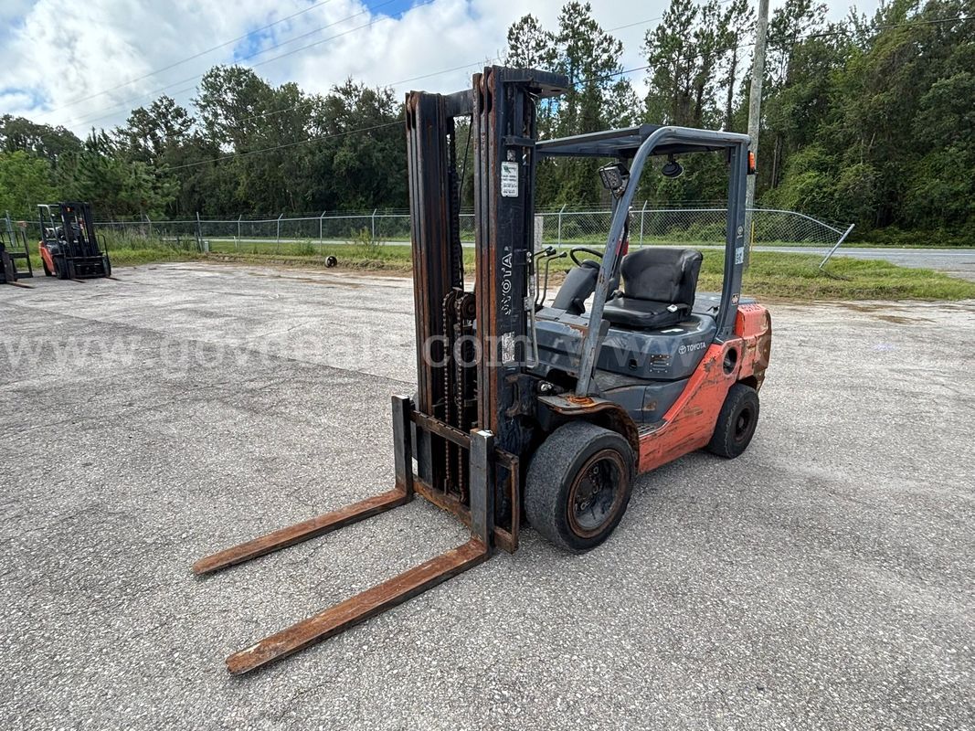 2013 Toyota 8FDU30 6000 lb Pneumatic Tire Forklift