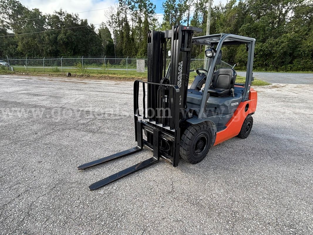 2018 Toyota 8FGU25 4750 lb Dual Fuel Pneumatic Tire Forklift