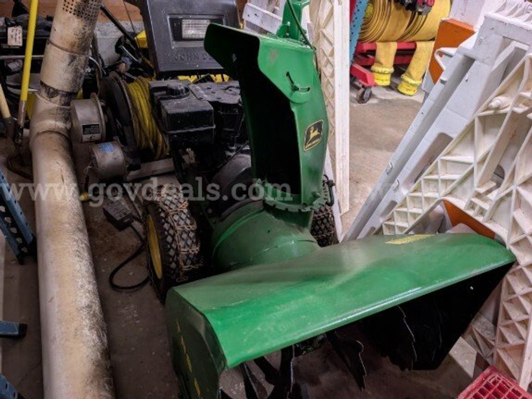John Deere Snow Blower TR27