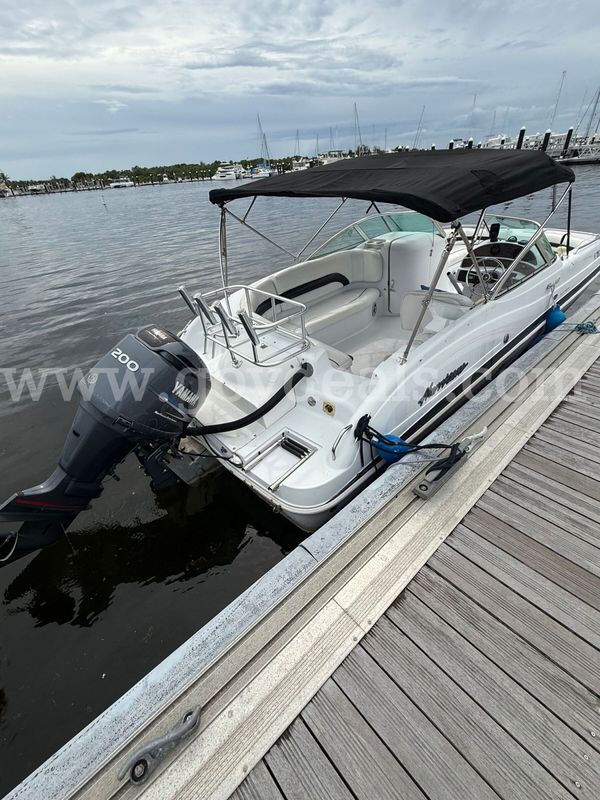 2001 Hurricane Sundeck 237 Deck Boat with 200hp Yamaha HPDI outboard