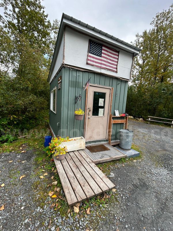 Office Building - ~13.5' x 9.25' x 14'